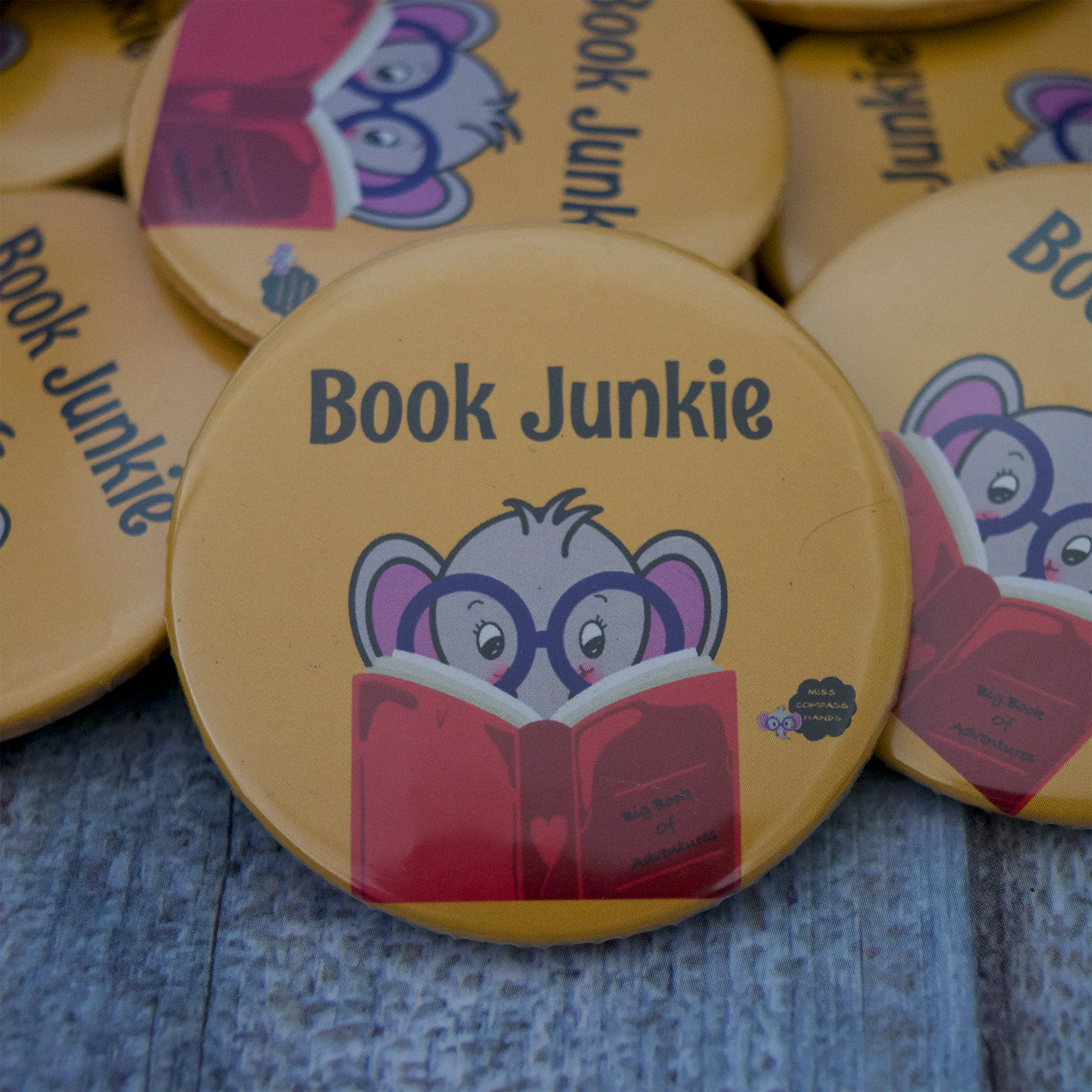 Book Junkie Badge+Magnet feat. Baby Elephants - Miss Compass Hands